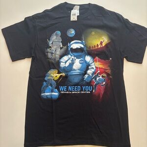 2000s Kennedy space center astronaut graphic shirt brand new